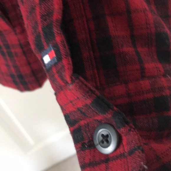 NWOT! Tommy Hilfiger Quilted Shirt. Size medium. Long Sleeve Black/Red Plaid - Picture 5 of 6